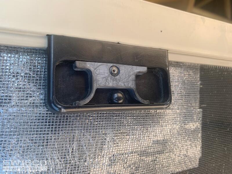 Handle for sliding screen 