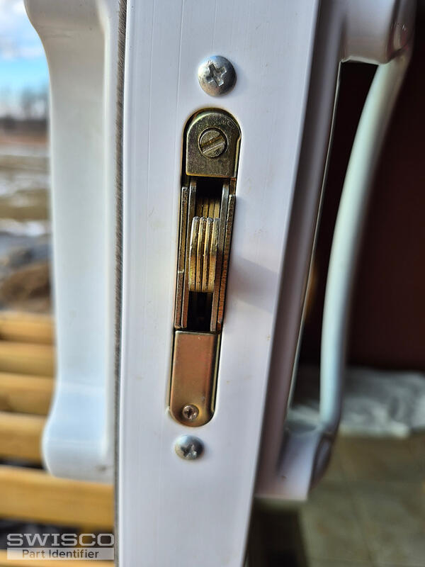 lock-installed-in-door