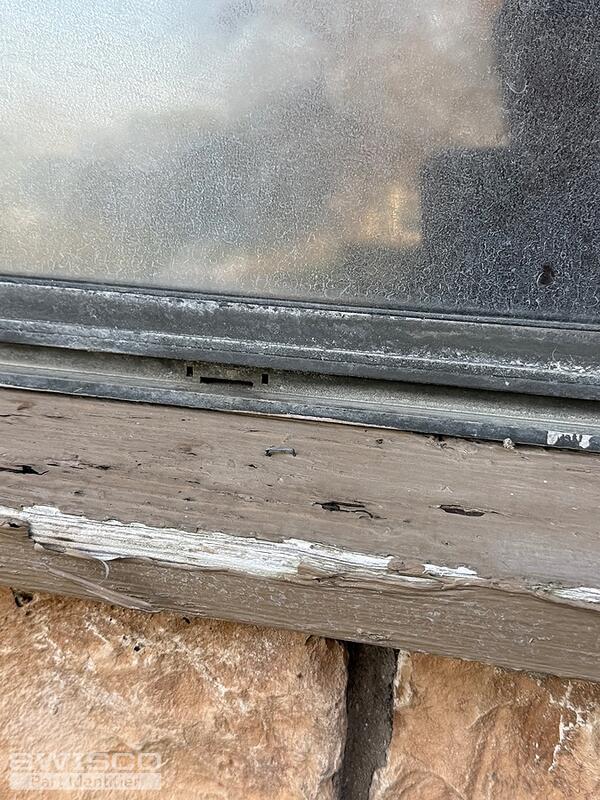 Weep hole