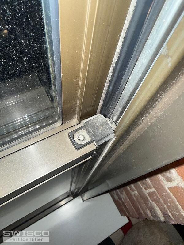 Corner latch
