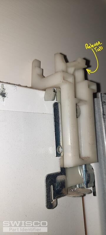 330300 Robe door guide